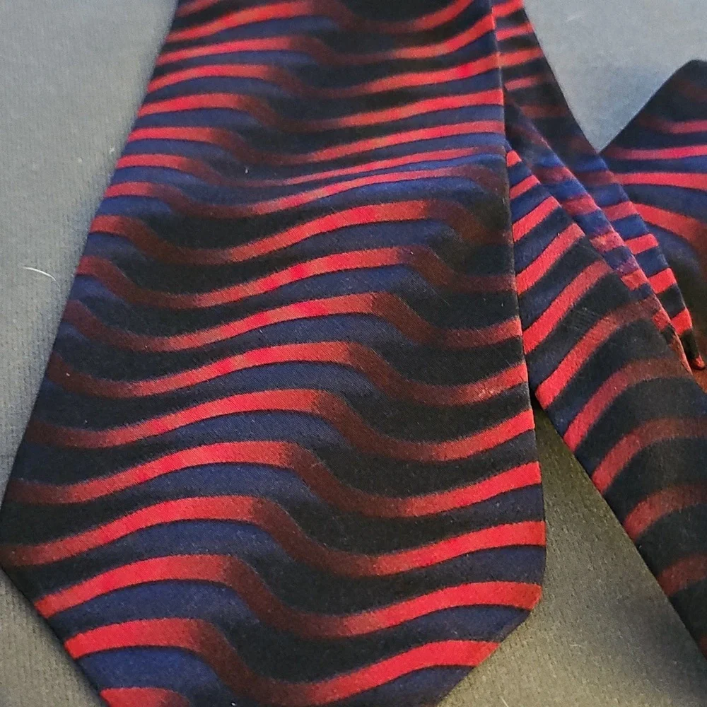 Nino Cerruti Silk Italian Stylish Red‎ and Black Men's Tie.